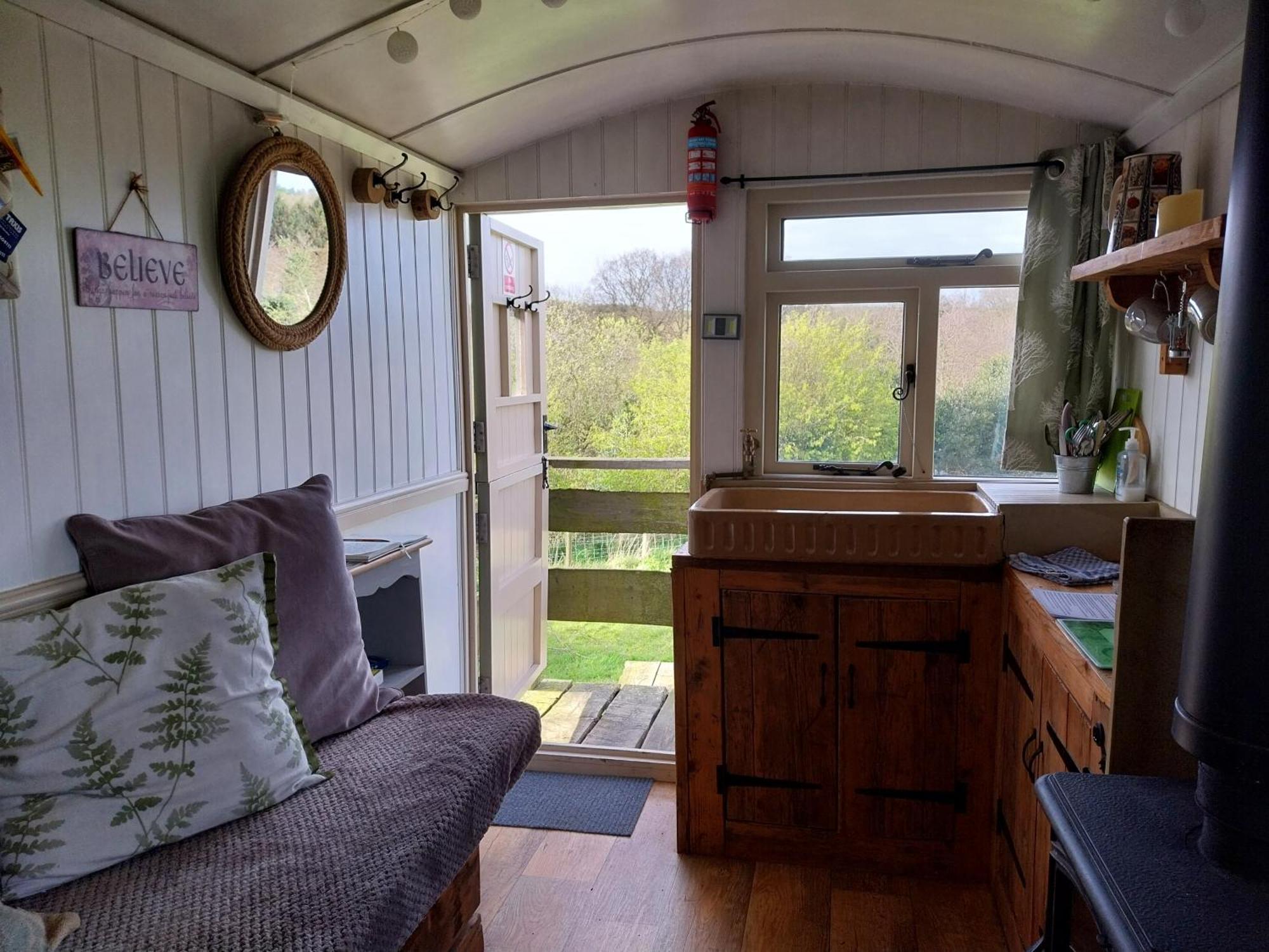 Meadowbeck - Shepherd Huts Fylingdales Exterior foto