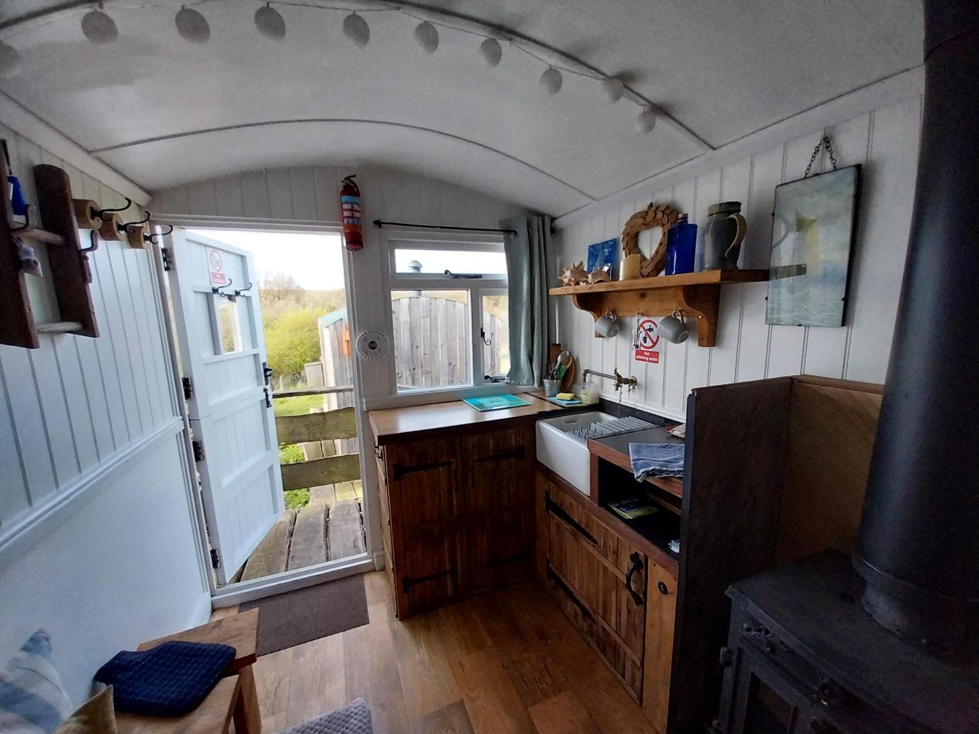 Meadowbeck - Shepherd Huts Fylingdales Exterior foto