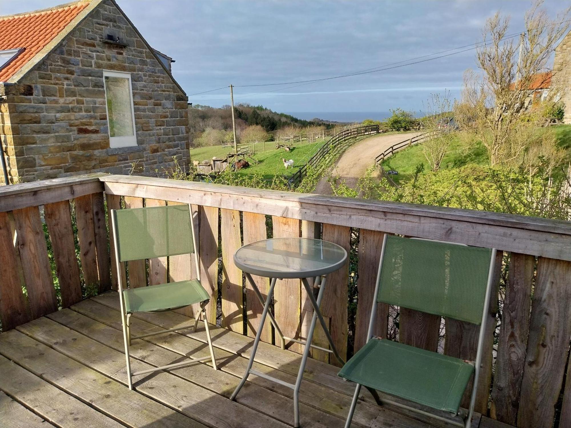 Meadowbeck - Shepherd Huts Fylingdales Exterior foto